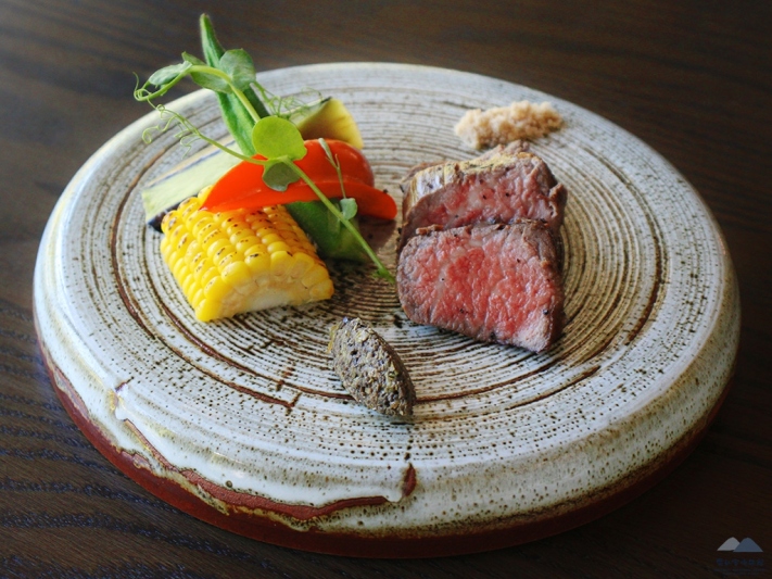 器にも、おもてなしの心を。　— 第一回　花泉窯 —